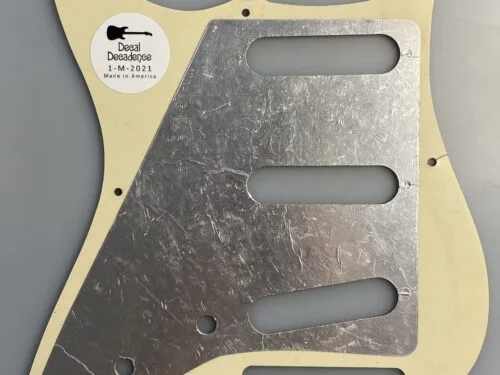 Relic Stratocaster Cream 3-ply Pickguard, 8 holes - Image 3