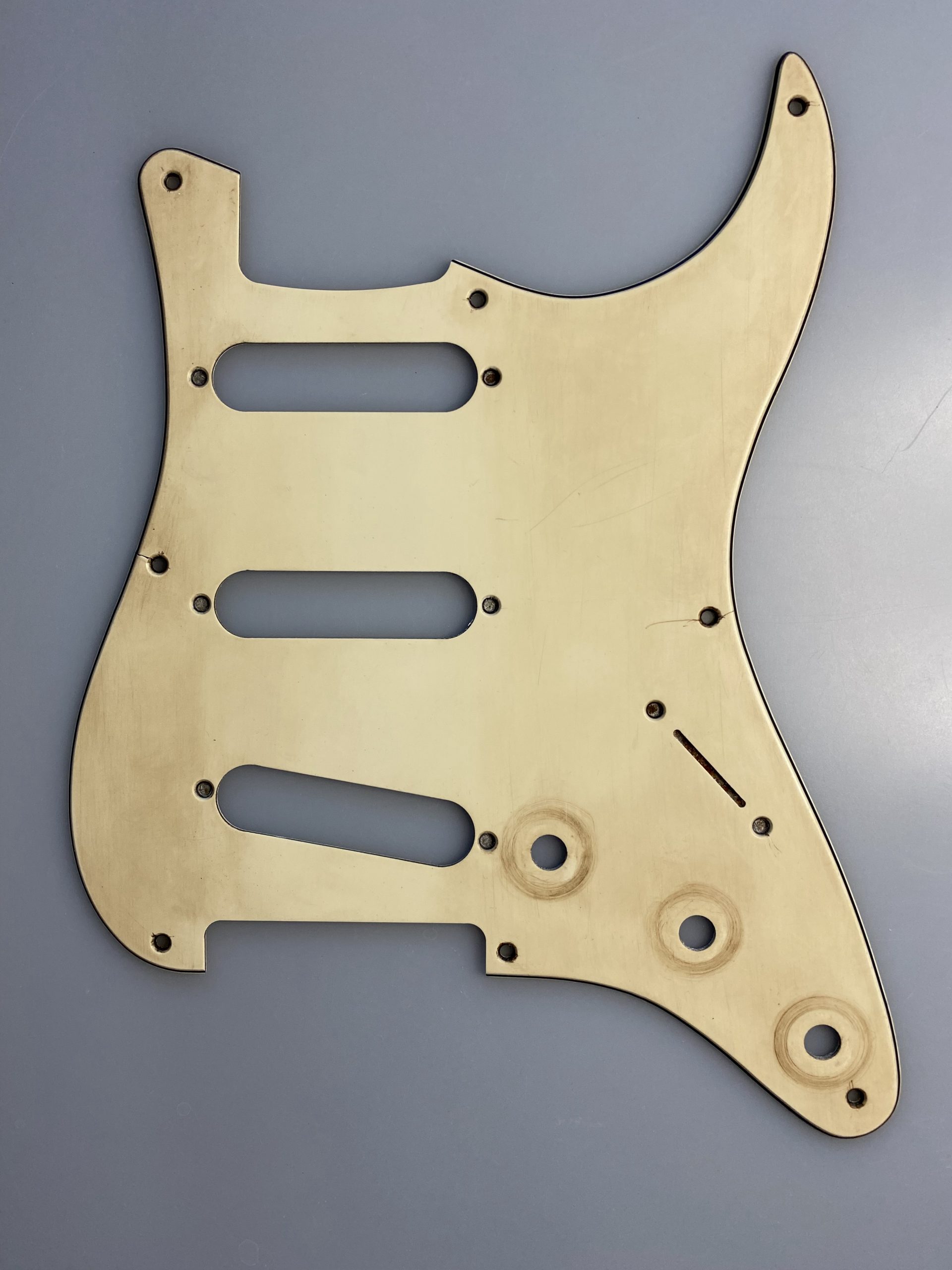 Relic Stratocaster Cream 3-ply Pickguard, 8 holes - Guitar Decadence
